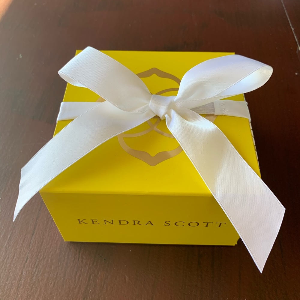 Kendra Scott NWT Ellie Black and Silver Earrings - Picture 6 of 6